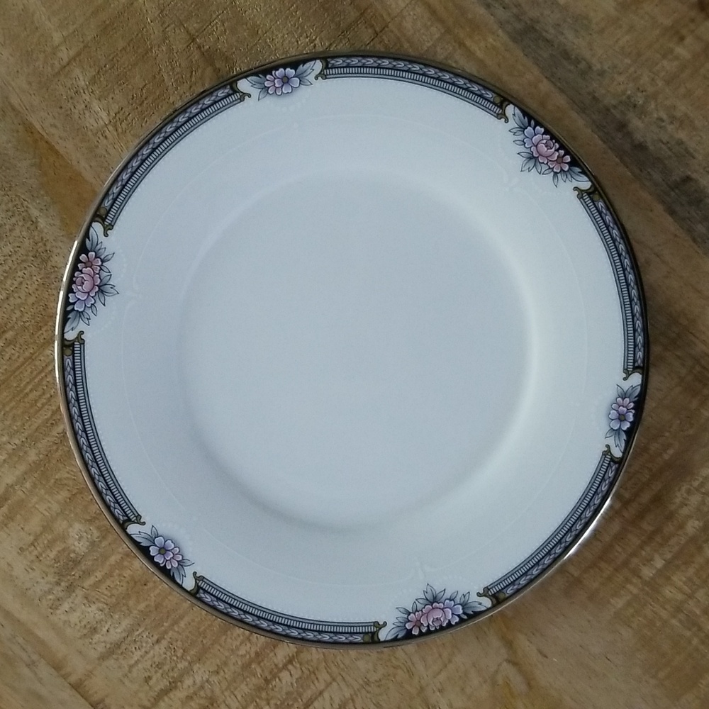 Noritake Halifax Dessert/Appetizer Plates - Set of 4 - Picture 4 of 9